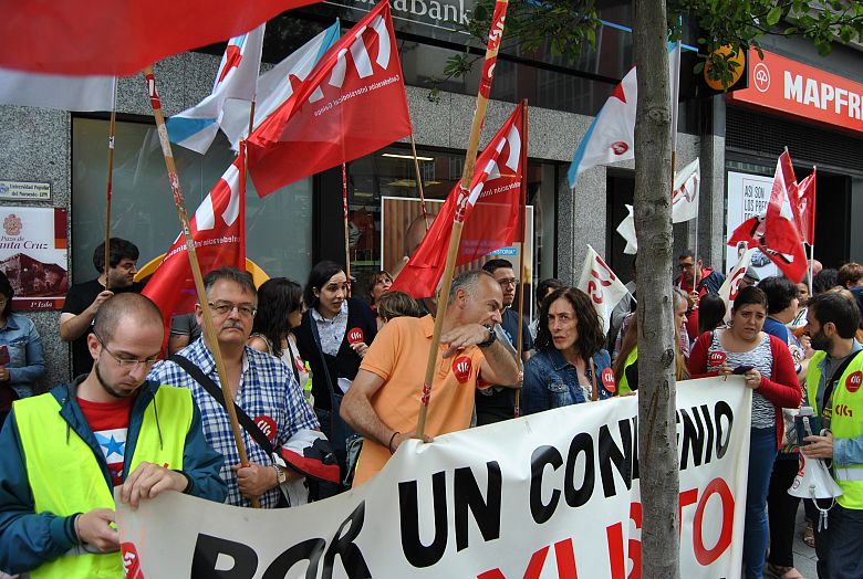16-07-11 MobilizacionCentrosChamadasACorunha02.JPG